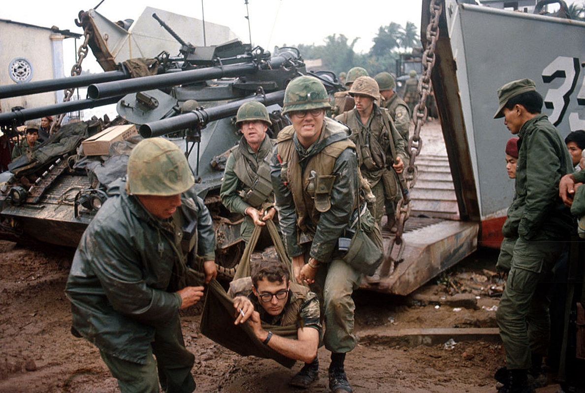 Evacuation of wounded american soldiers during the vietnam war 1967 in 